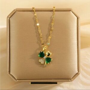 Fashion Jewelry Gold and Green Clover Necklace